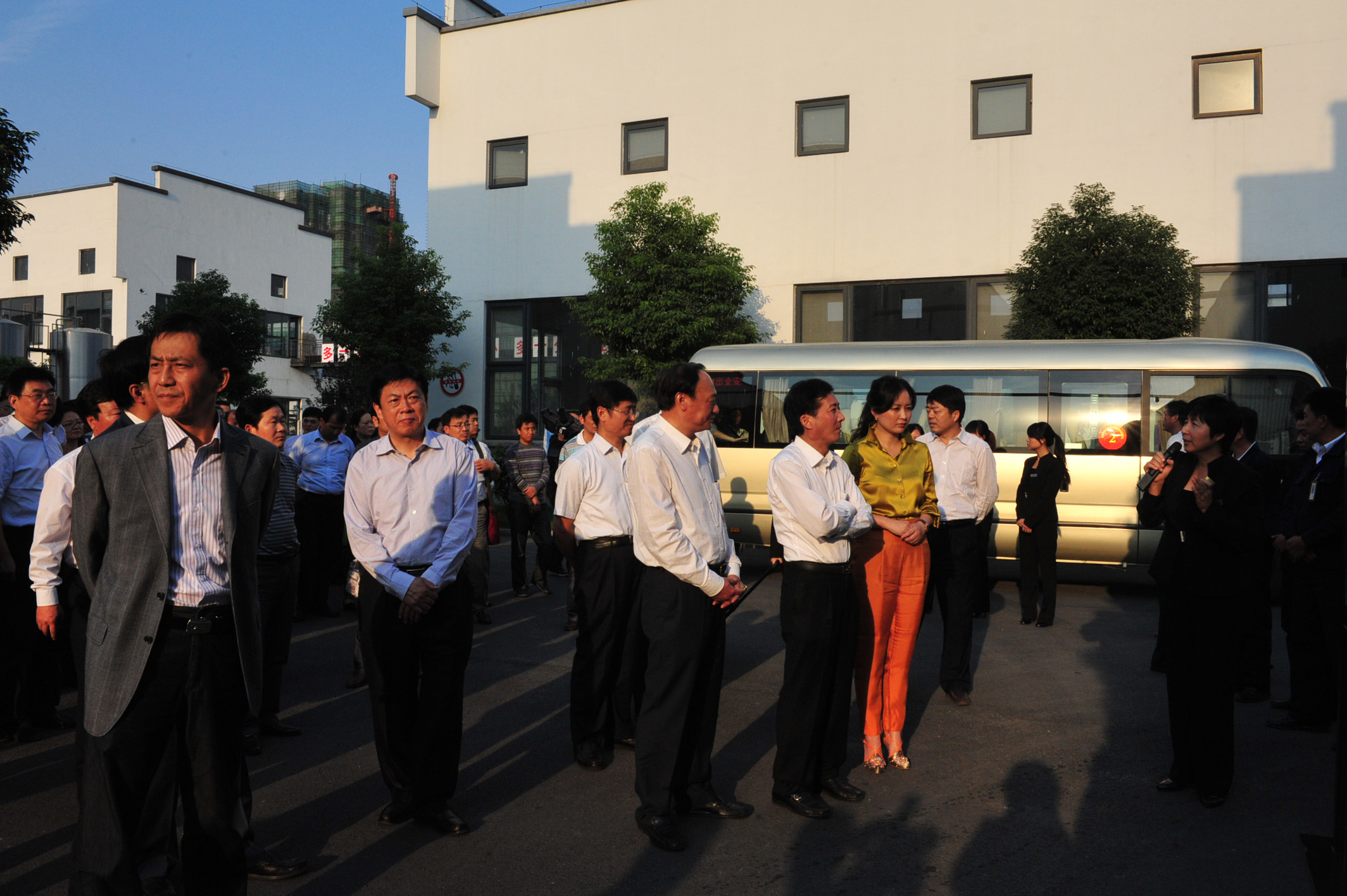 農(nóng)業(yè)部副部長陳曉華、安徽省省長助理邵國荷率百人參觀燕莊工廠